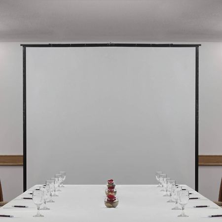 Sheraton Jeddah Hotel - Saudi Brothers Commercial Company Branch Exterior photo A manual projector screen