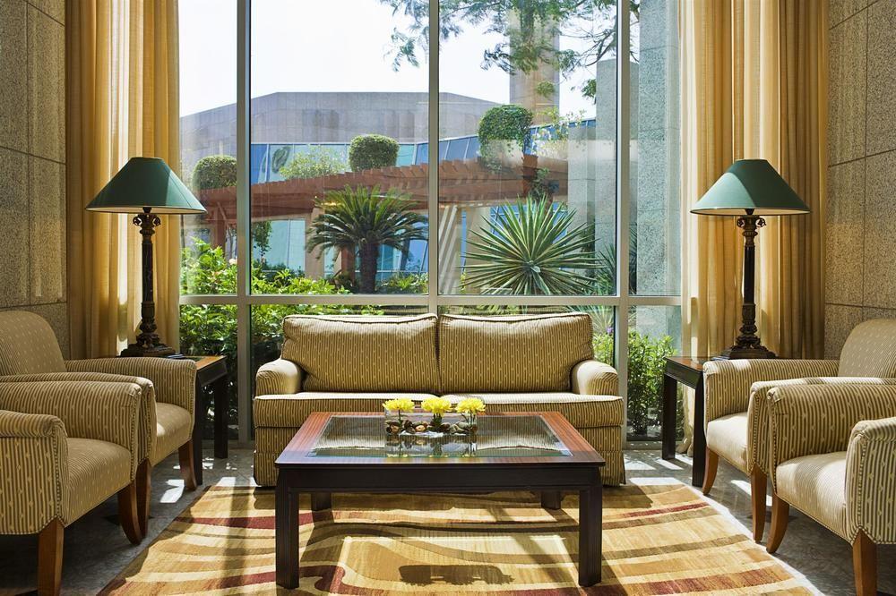 Sheraton Jeddah Hotel - Saudi Brothers Commercial Company Branch Exterior photo The lobby of the hotel