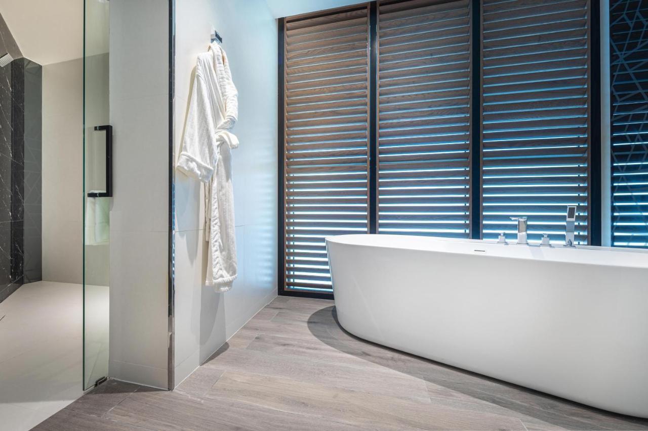 Sheraton Jeddah Hotel - Saudi Brothers Commercial Company Branch Exterior photo Bathroom