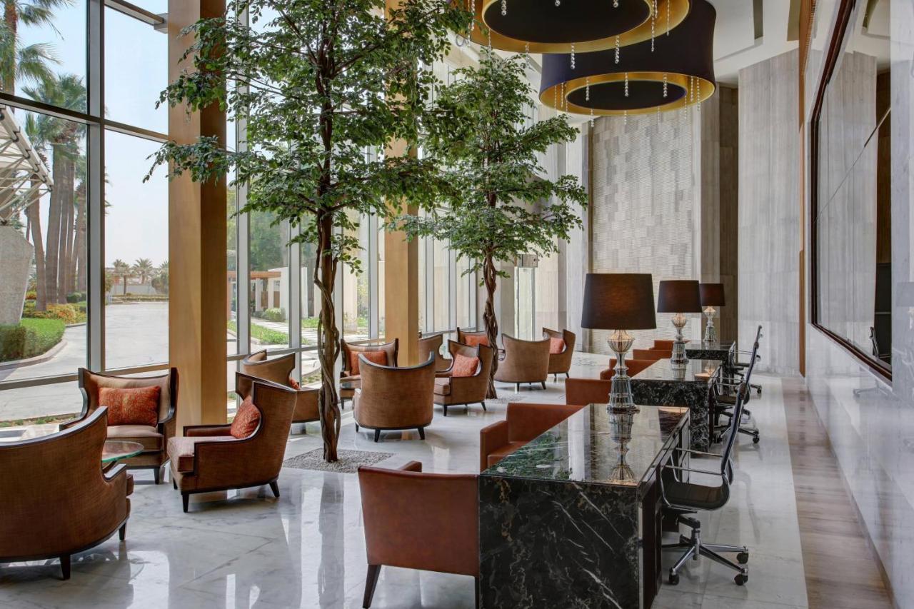 Sheraton Jeddah Hotel - Saudi Brothers Commercial Company Branch Exterior photo The lobby of the hotel
