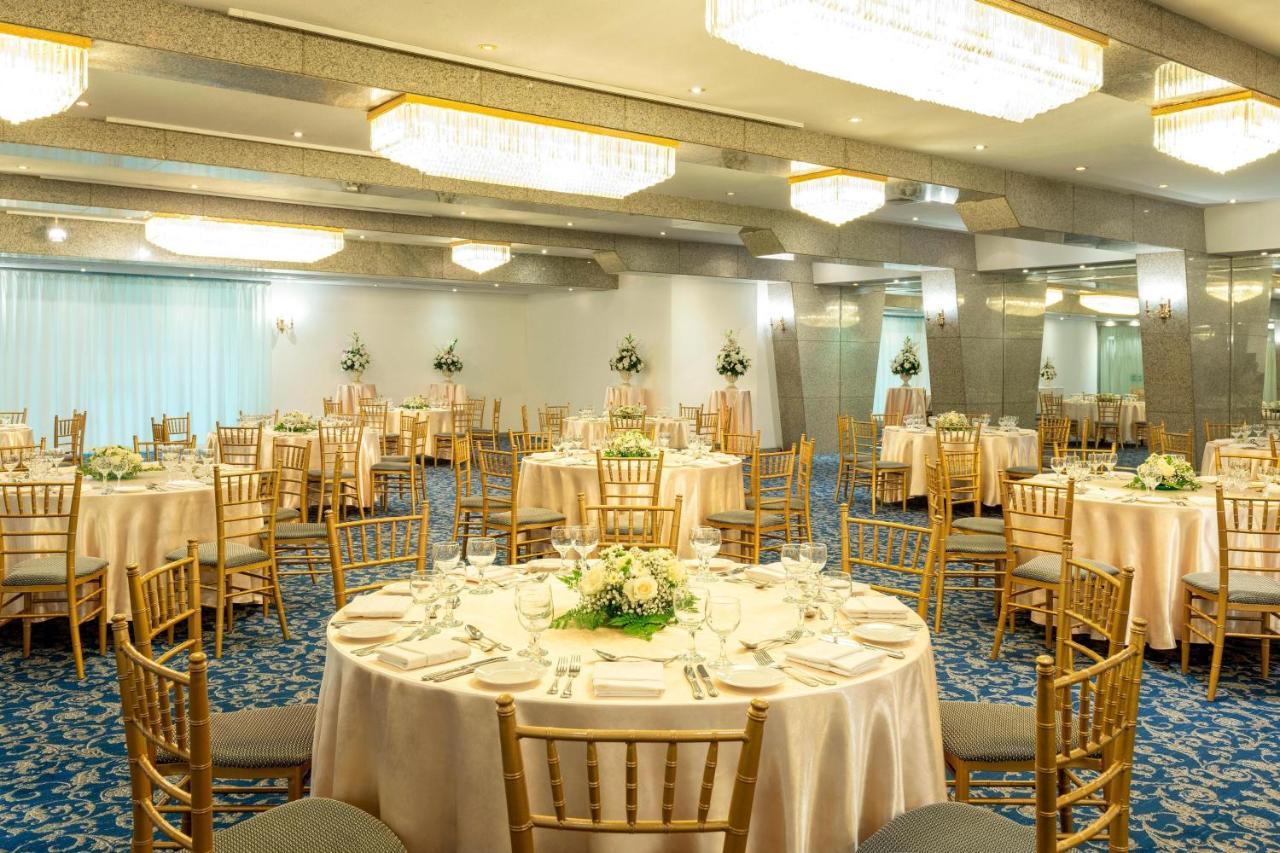 Sheraton Jeddah Hotel - Saudi Brothers Commercial Company Branch Exterior photo The ballroom