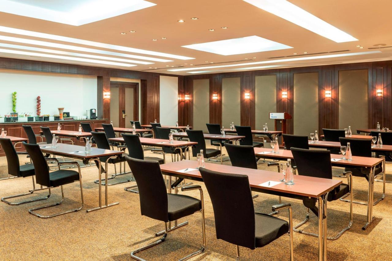 Sheraton Jeddah Hotel - Saudi Brothers Commercial Company Branch Exterior photo Meeting room