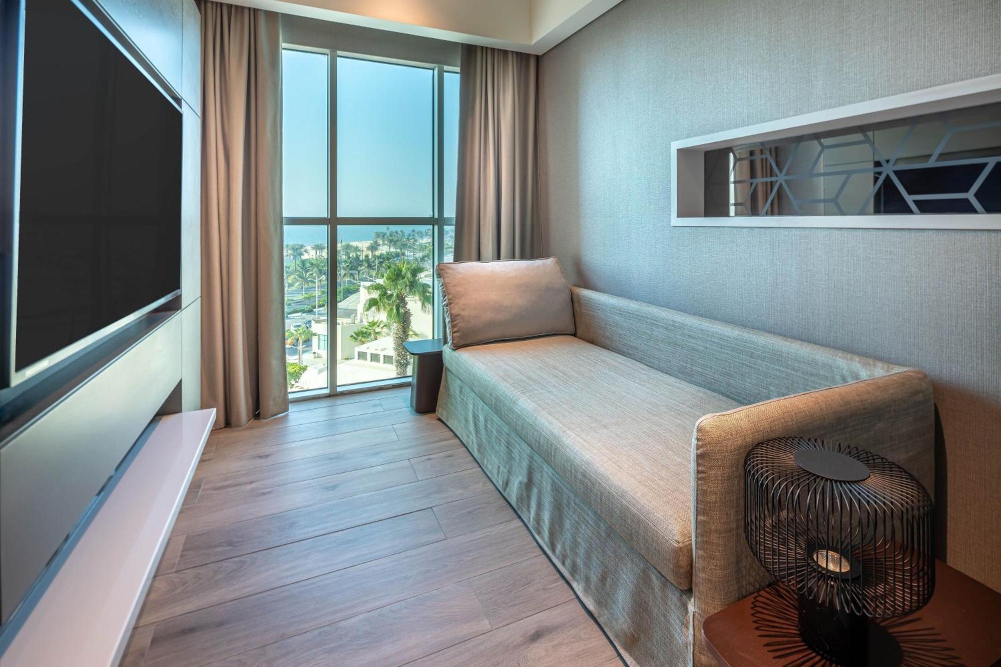 Sheraton Jeddah Hotel - Saudi Brothers Commercial Company Branch Exterior photo A room at the hotel