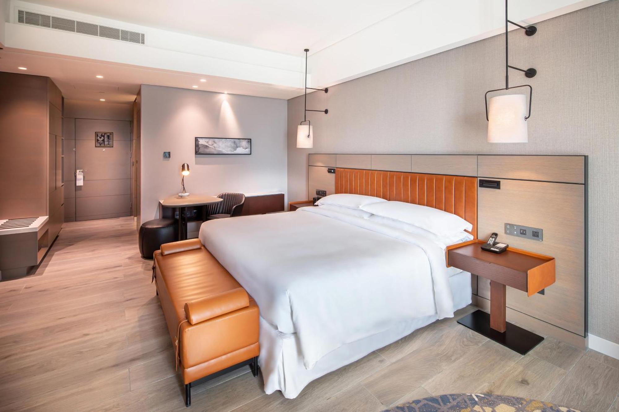 Sheraton Jeddah Hotel - Saudi Brothers Commercial Company Branch Exterior photo Deluxe Room