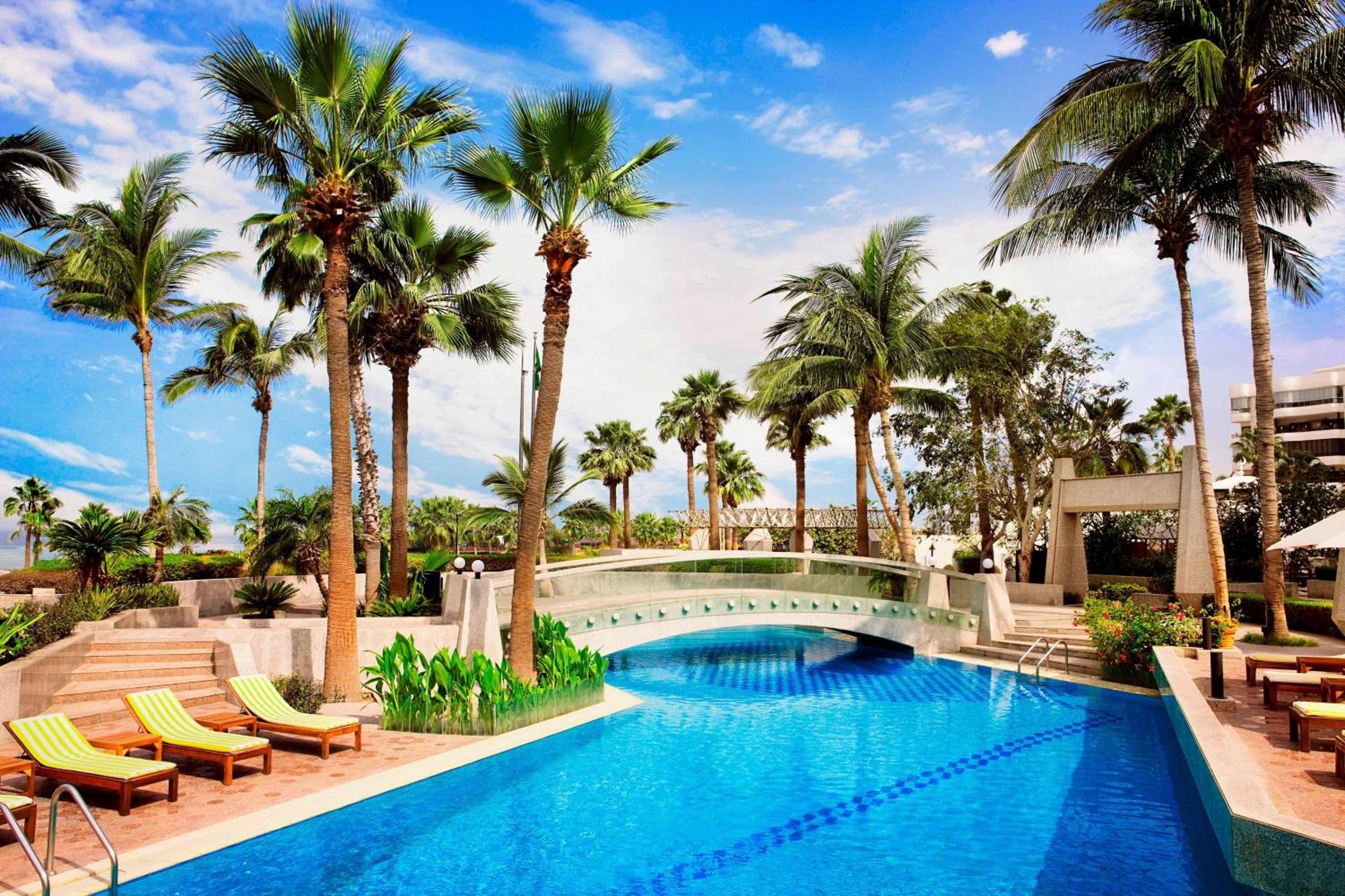 Sheraton Jeddah Hotel - Saudi Brothers Commercial Company Branch Exterior photo The pool at the Atlantis Paradise Island