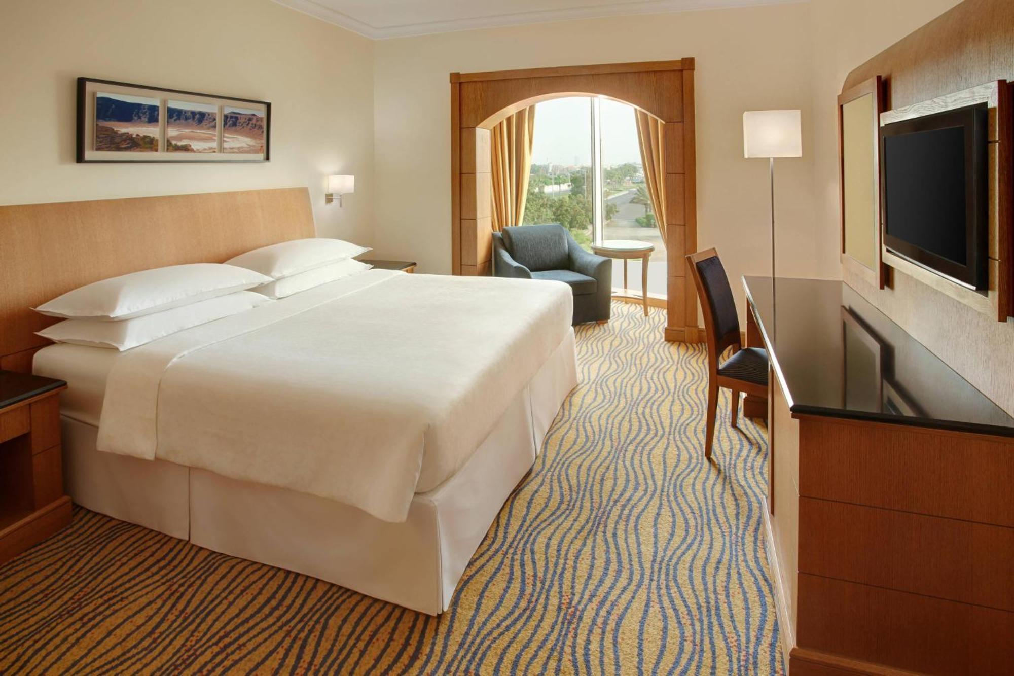 Sheraton Jeddah Hotel - Saudi Brothers Commercial Company Branch Exterior photo Deluxe room