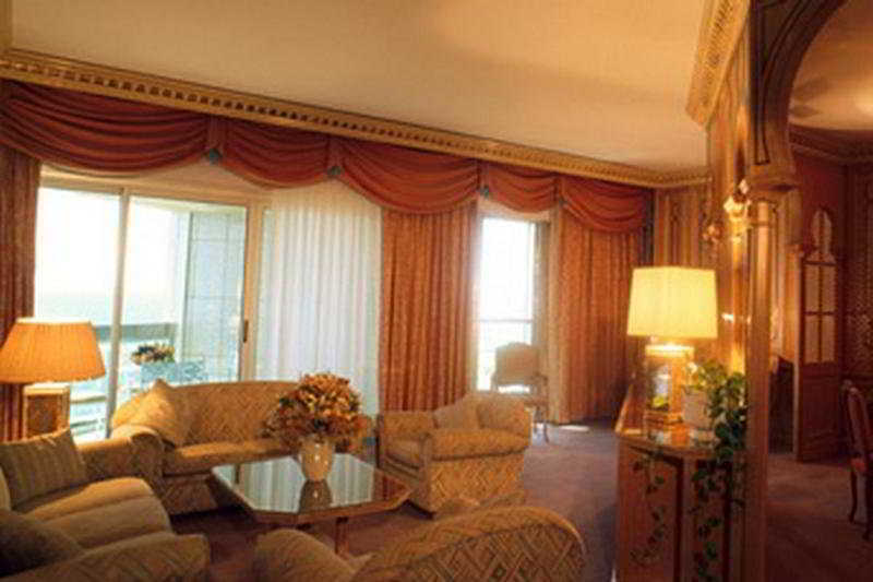 Sheraton Jeddah Hotel - Saudi Brothers Commercial Company Branch Exterior photo A suite at the Grand Hotel