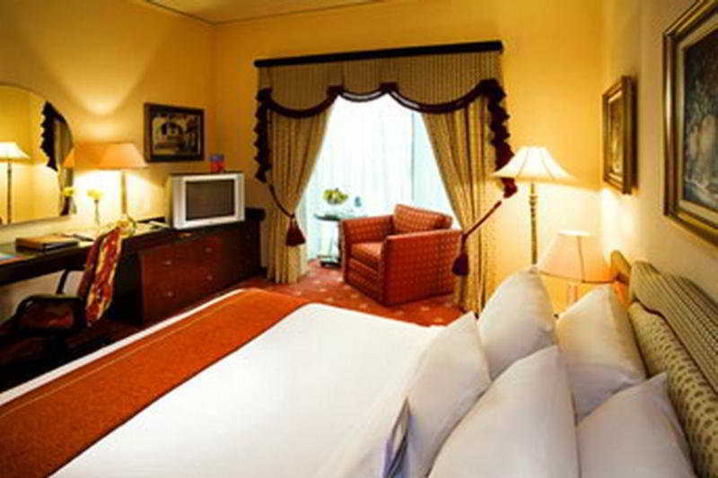 Sheraton Jeddah Hotel - Saudi Brothers Commercial Company Branch Room photo A room at the hotel
