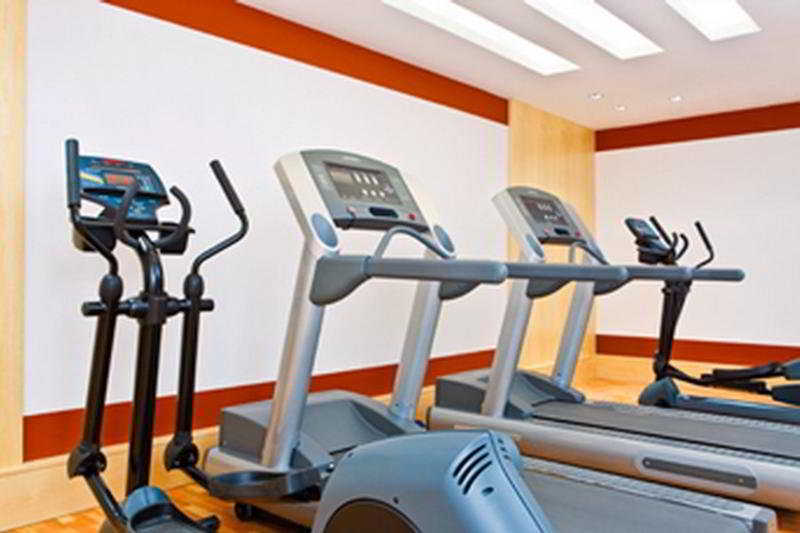 Sheraton Jeddah Hotel - Saudi Brothers Commercial Company Branch Exterior photo Elliptical trainer (left)