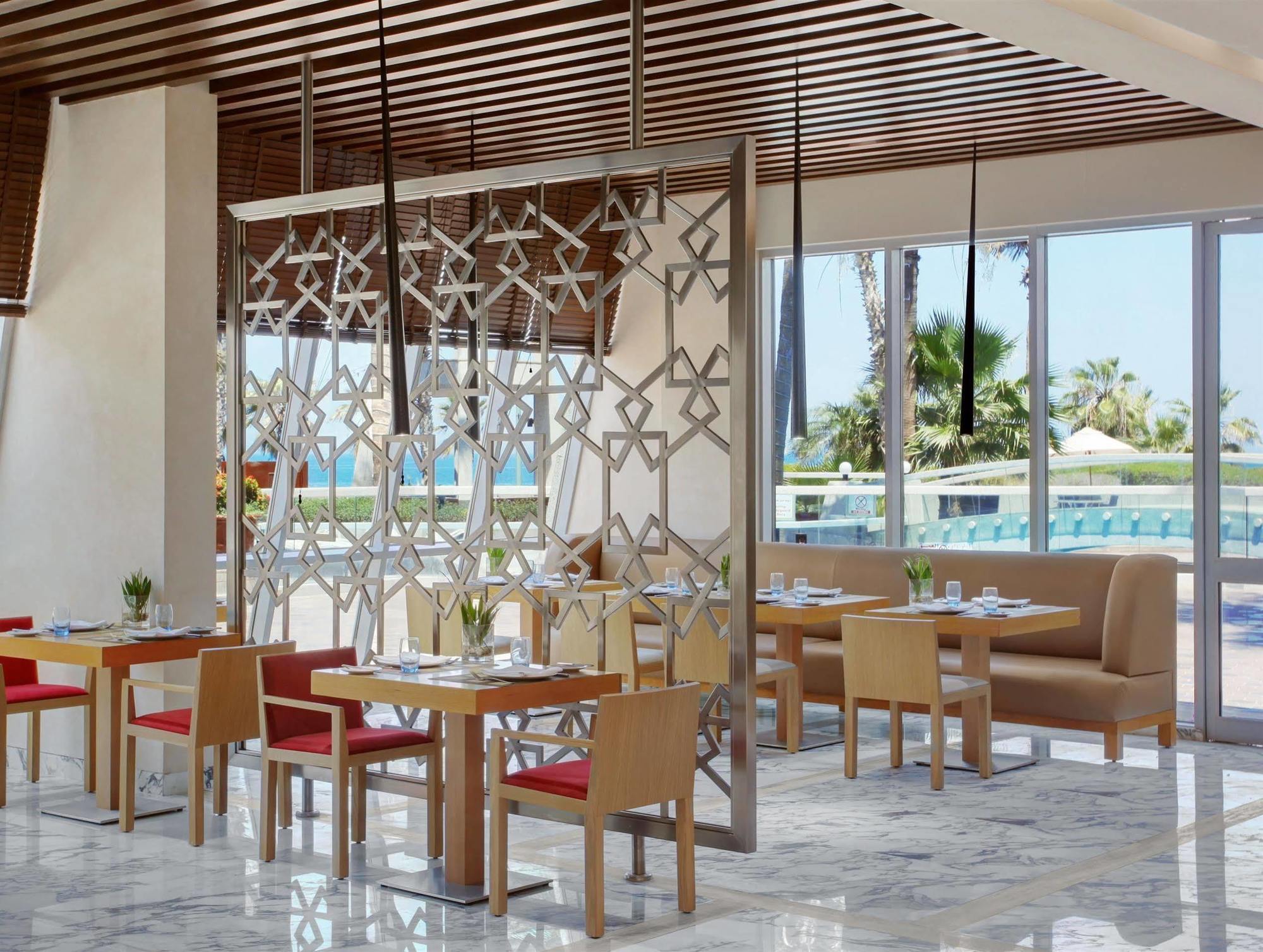 Sheraton Jeddah Hotel - Saudi Brothers Commercial Company Branch Exterior photo The Beach Club